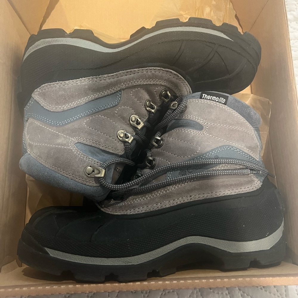 Columbia Women's Black and Gray Snow Boots